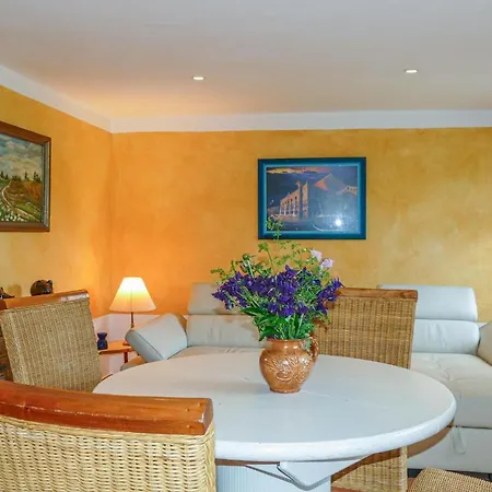 Vakantiehuis 1 Bedroom Beautiful In *